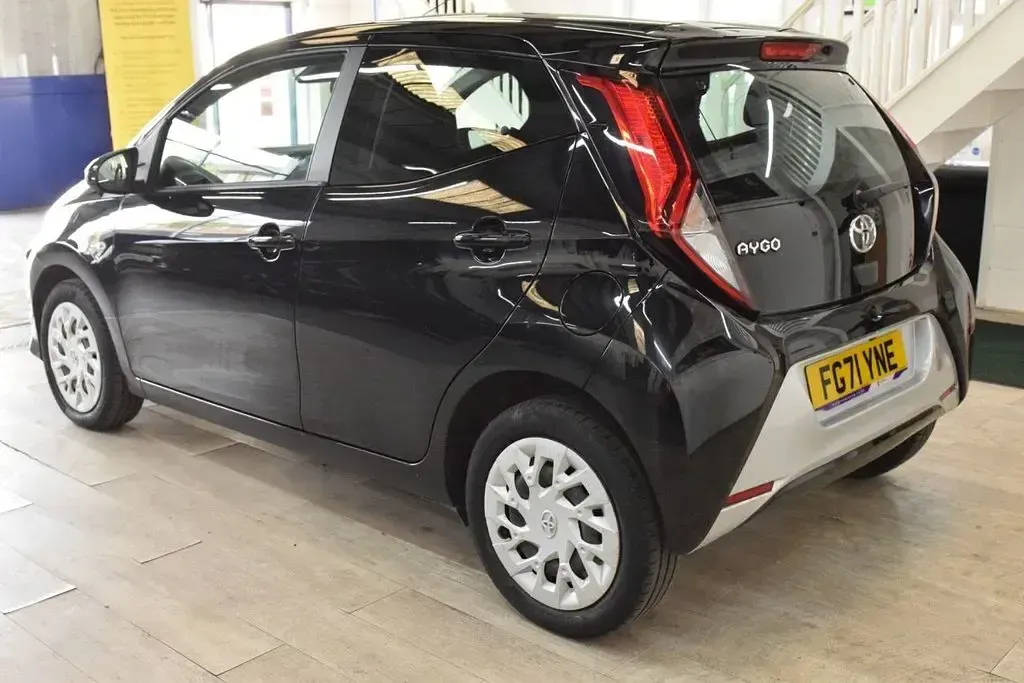 Used Toyota Aygo X-play 71 HP (52 kW) 2021 Black Hatchback