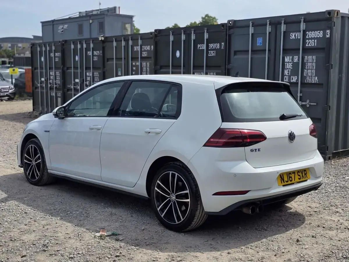 Used VW Golf VII GTE 204 HP (150 kW) 2017 White Hatchback