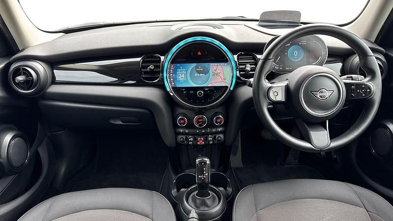 Used Mini Cooper Classic 134 HP (98 kW) 2021 White Hatchback