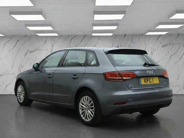 Usado Audi A3 Sportback Design 116 CV (85 kW) 2017 Gris Utilitario