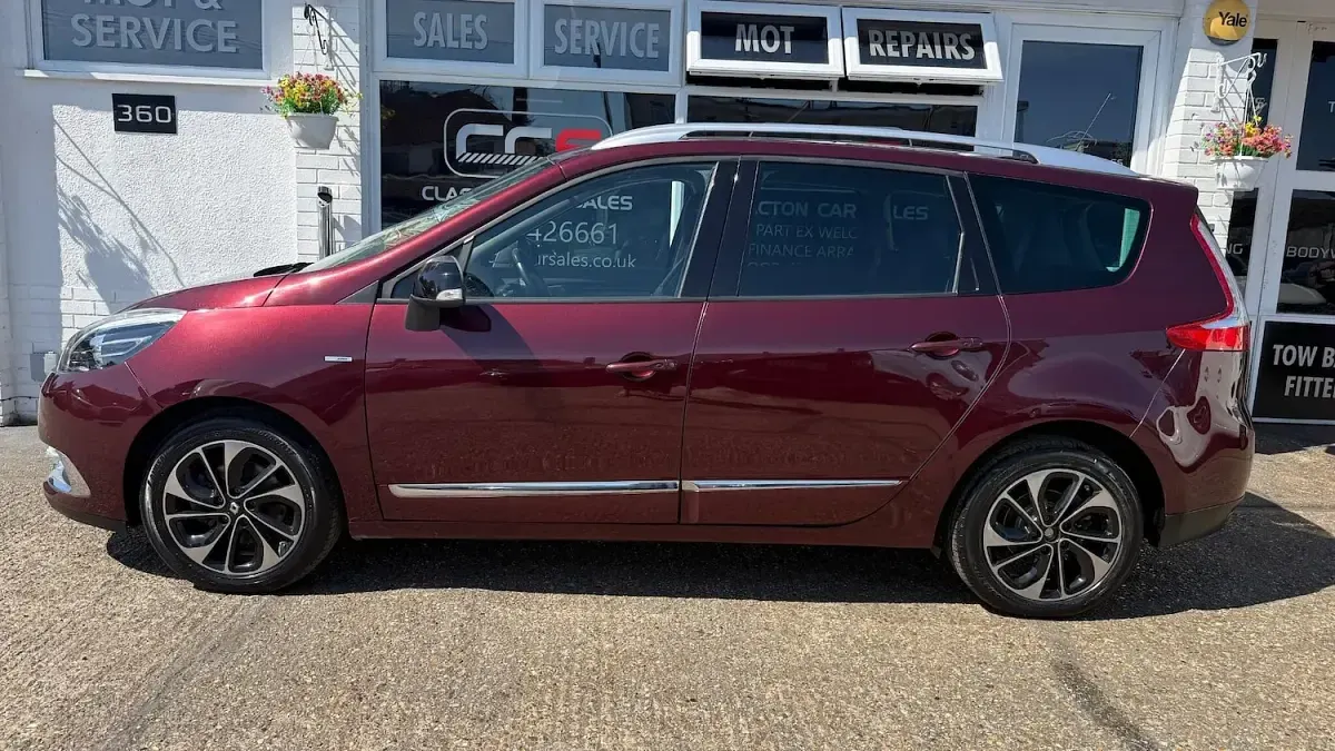 Used Renault Grand Scénic III Bose Edition 110 HP (80 kW) 2014 Red MPV