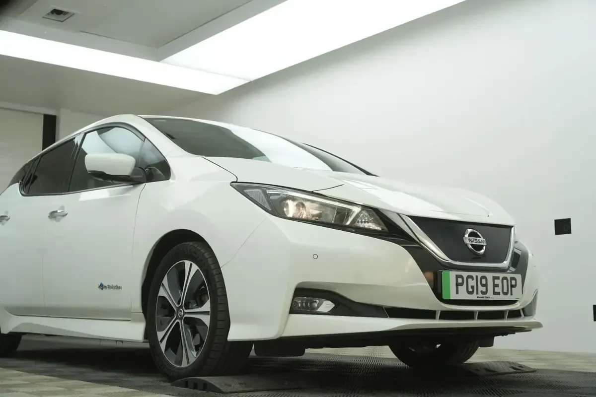 Used Nissan Leaf N-Connecta 110 kW (150 HP) 2019 White Hatchback