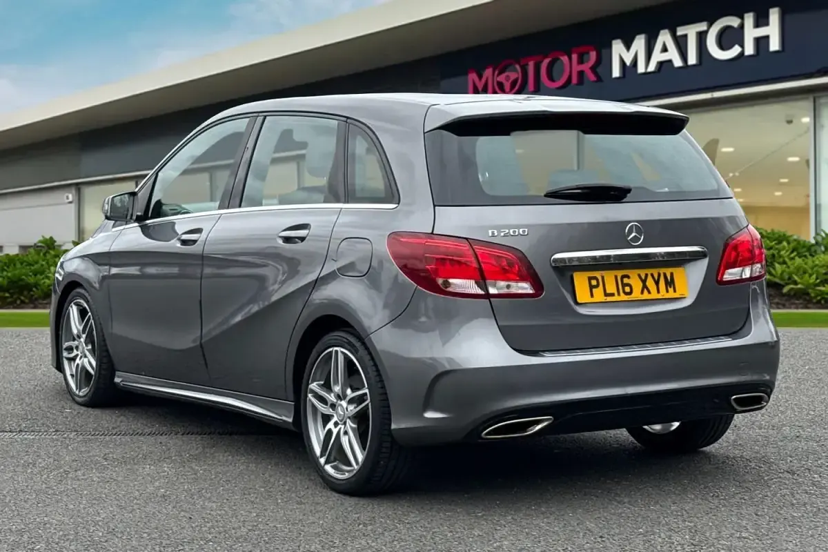 Usado Mercedes B200 AMG line 2016 Cinzento Monovolume