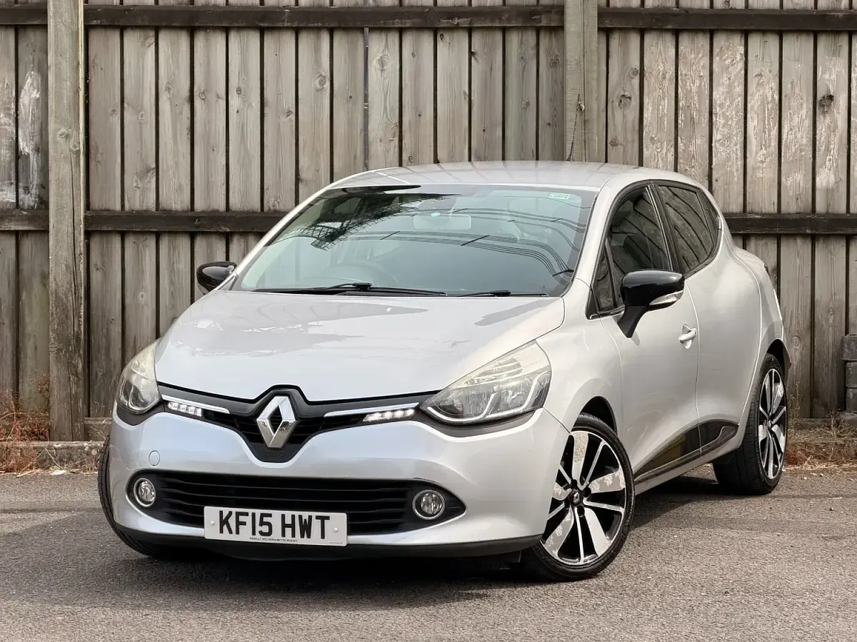 Used Renault Clio Dynamique 90 HP (66 kW) 2015 Silver Hatchback