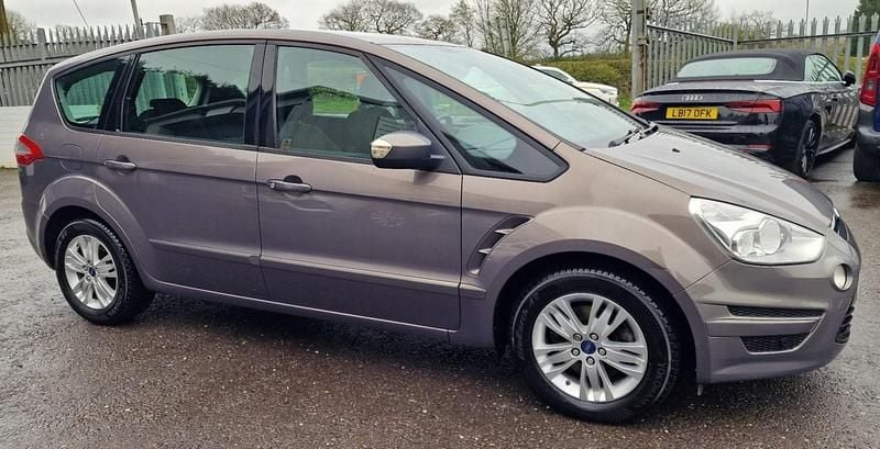 Used Ford S-MAX Zetec 160 HP (117 kW) 2012 Brown MPV