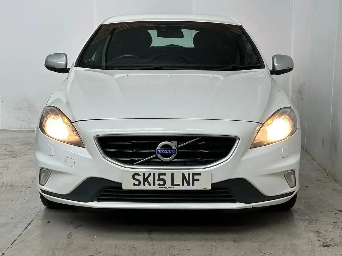 Used Volvo V40 R-Design 2015 White Hatchback