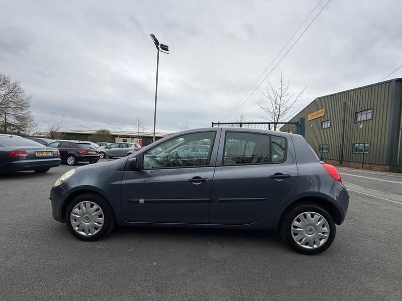 Used Renault Clio II Expression 2006 Blue Hatchback
