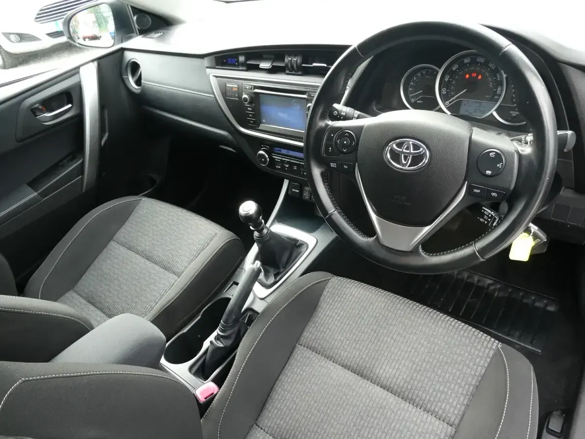 Used Toyota Auris 2014 Silver Hatchback