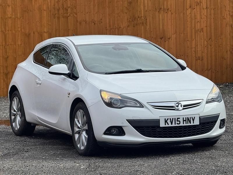Used Vauxhall Astra GTC SRi 165 HP (121 kW) 2015 White Hatchback