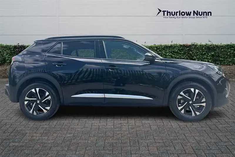 Usado Peugeot e-2008 Allure+ 100 kW (136 CV) 2023 Negro SUV
