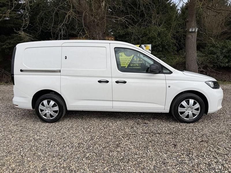 Used VW Caddy Maxi S 102 HP (75 kW) 2022 White MPV