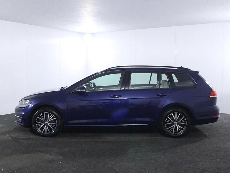 Used VW Golf VII SE 125 HP (91 kW) 2018 Blue Estate