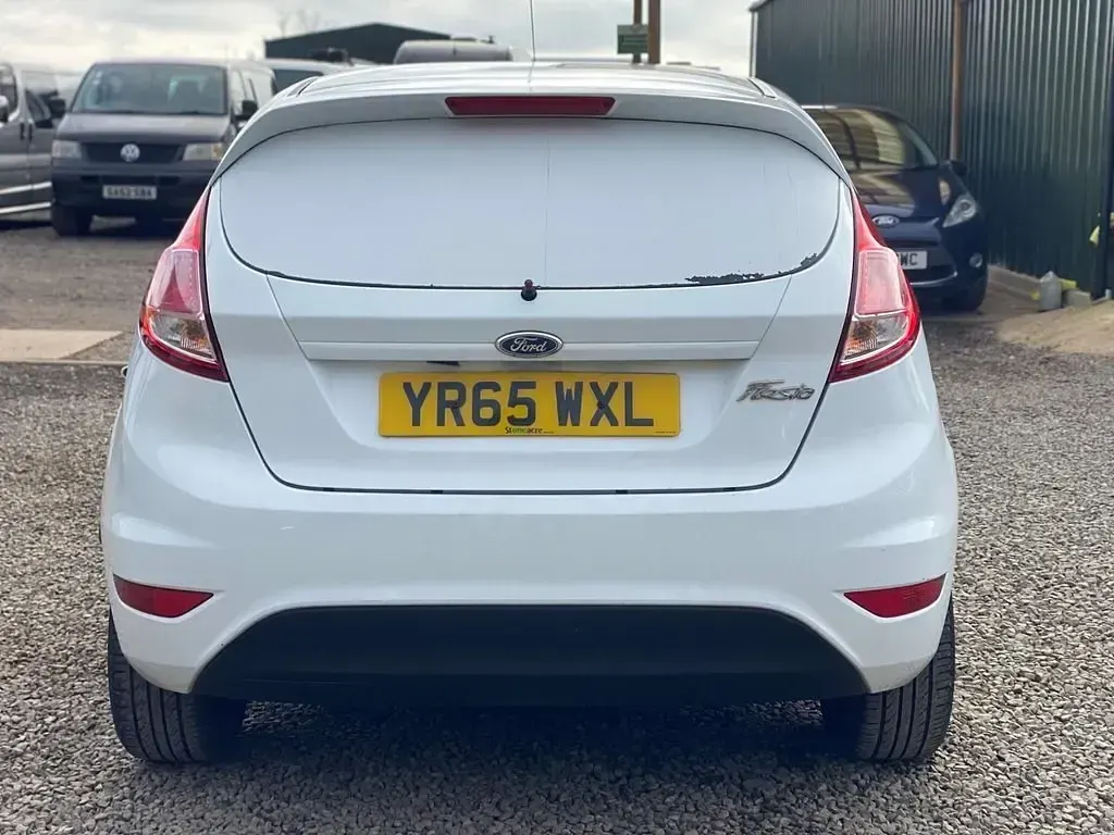 Used Ford Fiesta 75 HP (55 kW) 2015 White Van