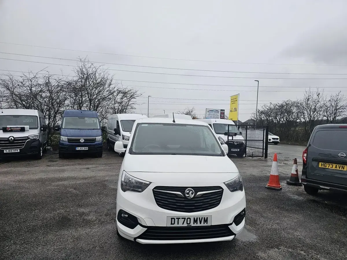 Used Vauxhall Combo Sportive 100 HP (73 kW) 2021 White MPV