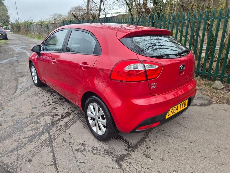 Used Kia Rio 85 HP (62 kW) 2014 Red Hatchback