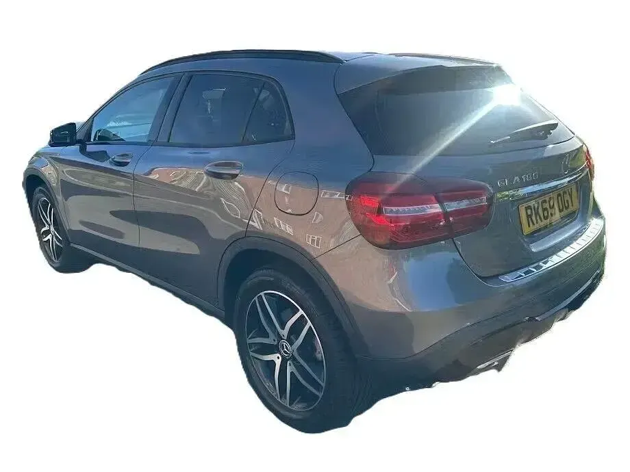 Usado Mercedes GLA180 Urban 122 HP (89 kW) 2019 Cinzento SUV