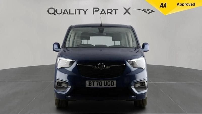 Second-hand Vauxhall Combo S 100 CP (73 kW) 2020 Albastru Monovolum