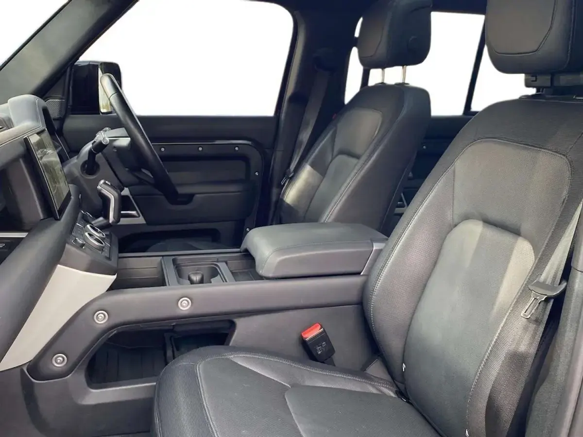 Käytetty Land Rover Defender HSE Dynamic 2023 Harmaa Katumaasturi