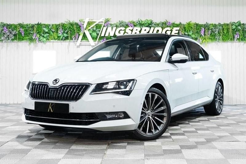 White Used 2017 Skoda Superb LAURIN & KLEMENT Hatchback | £15,786 (Good price) - Image 1/4
