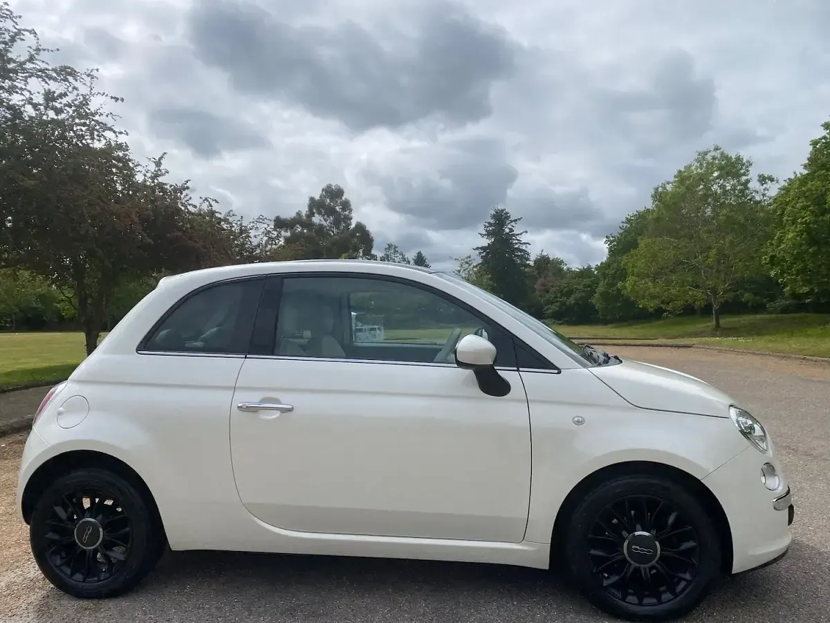 Used Fiat 500 Lounge 85 HP (62 kW) 2015 White Hatchback