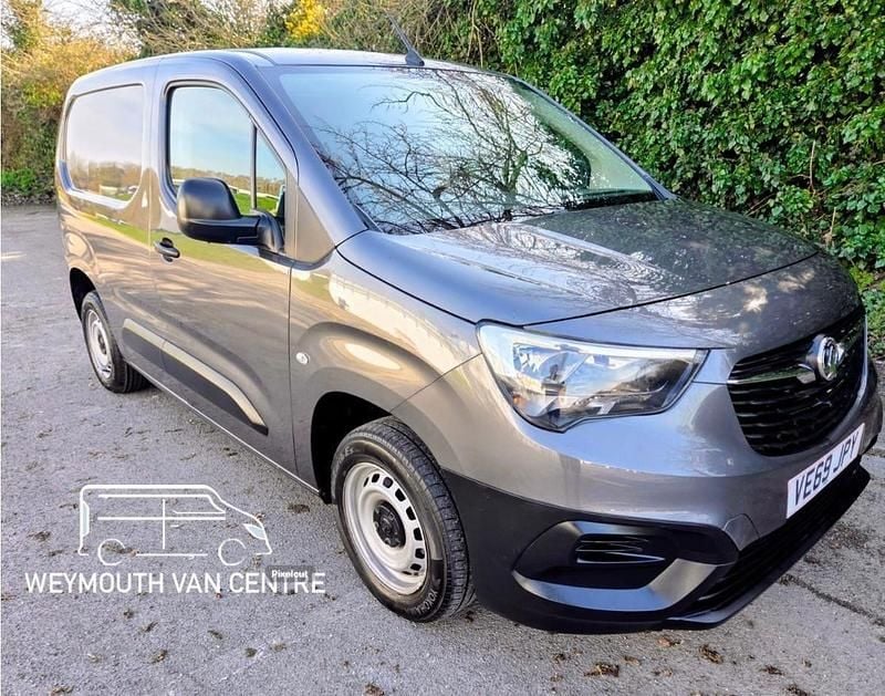 Used Vauxhall Combo Edition 100 HP (73 kW) 2019 Grey MPV