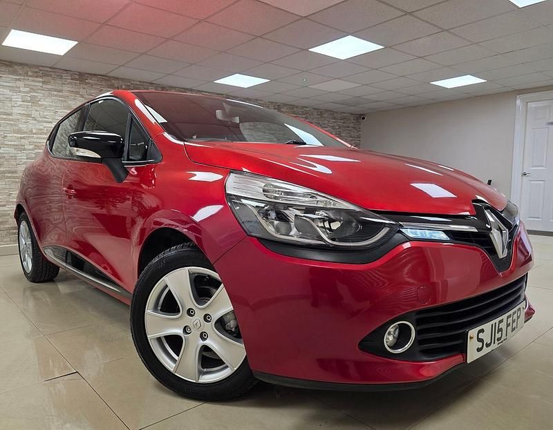 Red Used 2015 Renault Clio IV Dynamique Hatchback | £5,495 (Fair price) - Image 1/4