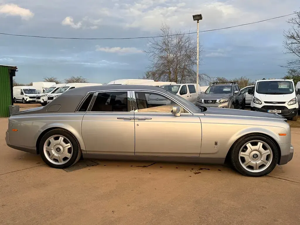 Used Rolls Royce Phantom 453 HP (333 kW) 2004 White Sedan