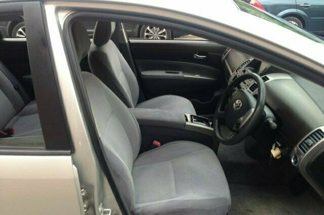 Used Toyota Prius 76 HP (55 kW) 2005 Hatchback
