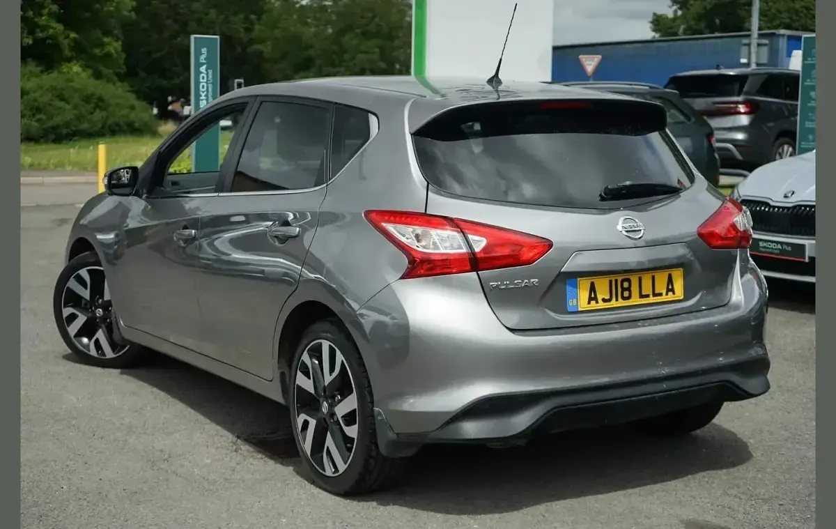 Used Nissan Pulsar Tekna 115 HP (84 kW) 2018 Grey Hatchback