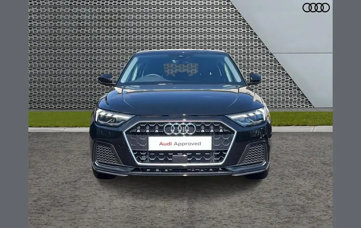 Käytetty Audi A1 Sport 113 HP (83 kW) 2026 Musta Katumaasturi