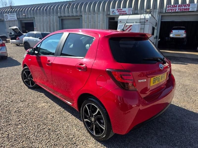 Used Toyota Yaris Hybrid Design 2016 Red Hatchback