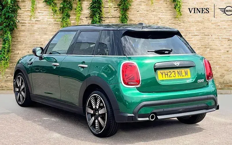 Used Mini Cooper Exclusive 136 HP (100 kW) 2023 Green Hatchback