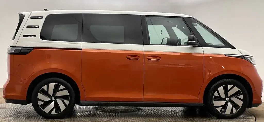 Usado VW ID. Buzz Pro 150 kW (204 HP) 2023 Branco Monovolume