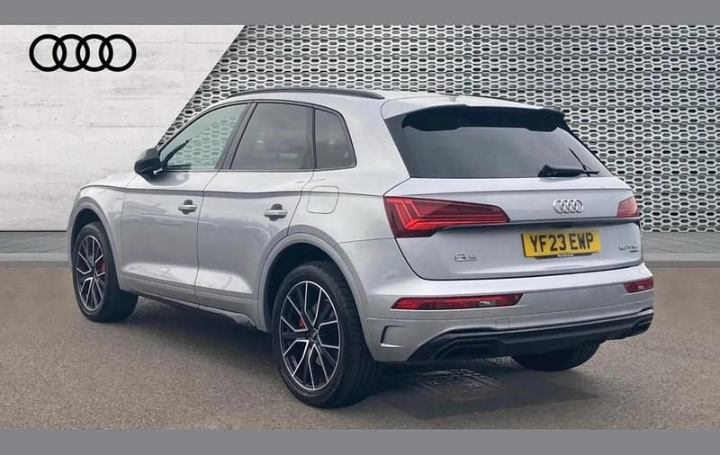 Usado Audi Q5 Comfort 299 HP (219 kW) 2023 Prateado SUV