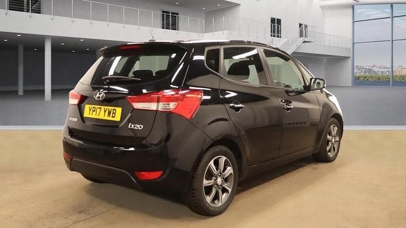 Used Hyundai ix20 Premium 125 HP (91 kW) 2017 Black Hatchback