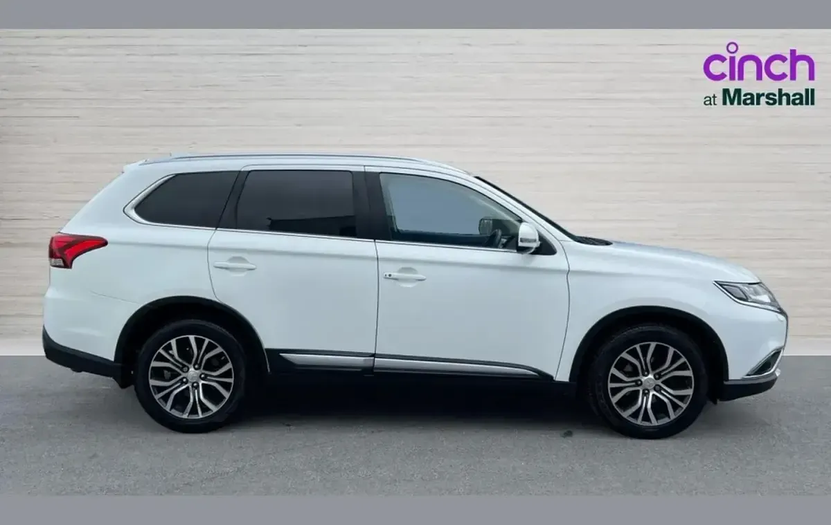 Used Mitsubishi Outlander 147 HP (108 kW) 2017 White SUV