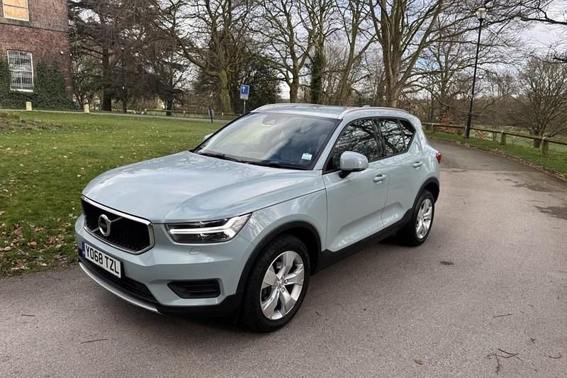 Used Volvo XC40 Momentum 150 HP (110 kW) 2019 Blue SUV