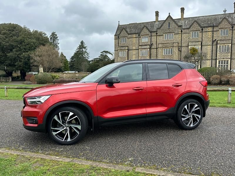 Used Volvo XC40 190 HP (139 kW) 2018 Red SUV