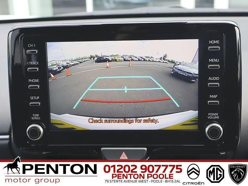 Used Toyota Yaris Hybrid Design 2023 White Hatchback