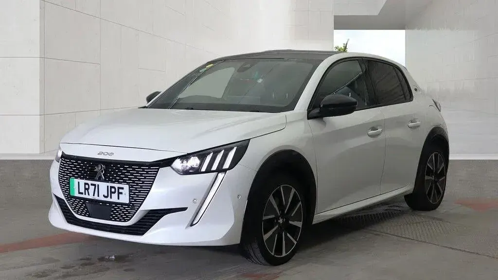 Used Peugeot e-208 Premium 100 kW (136 HP) 2021 White Hatchback