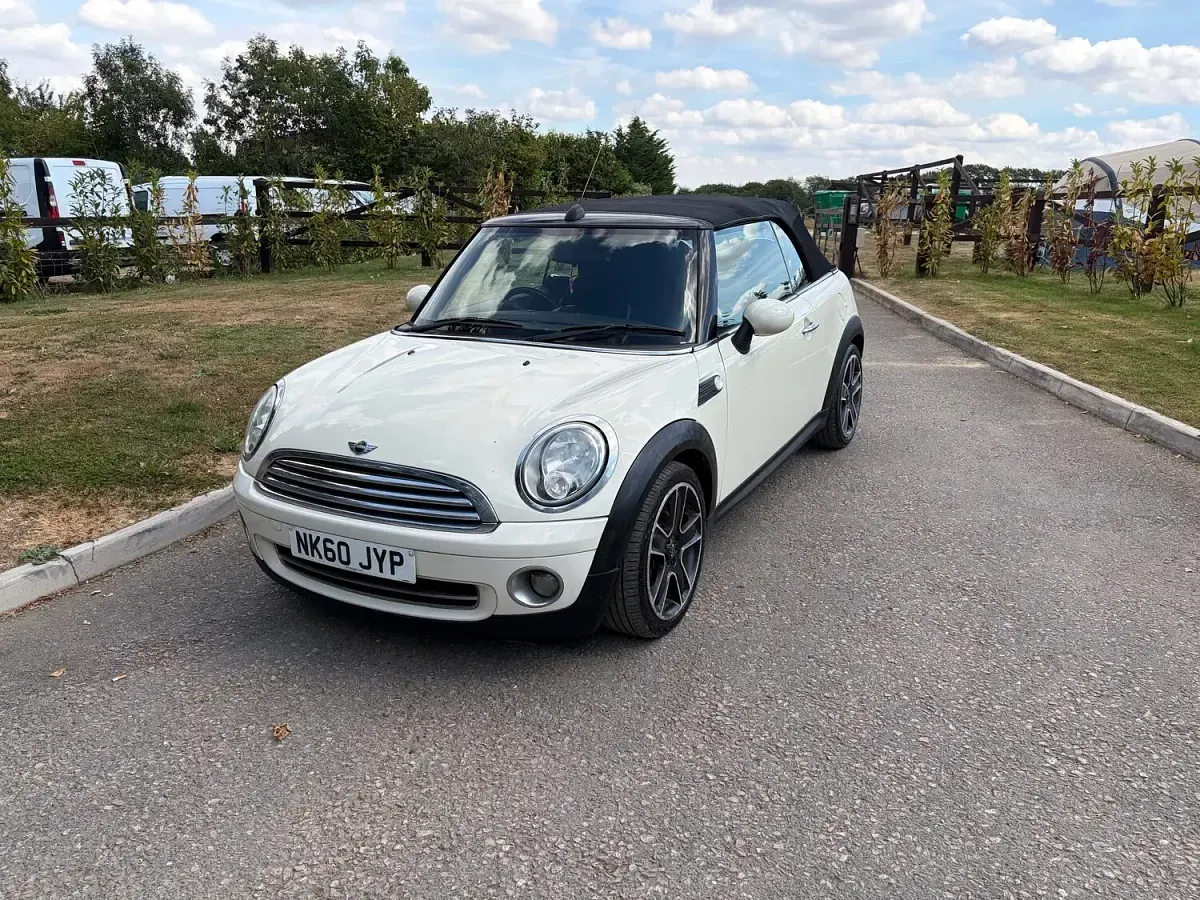 Used Mini Cooper Cabriolet 122 HP (89 kW) 2010 White Cabriolet