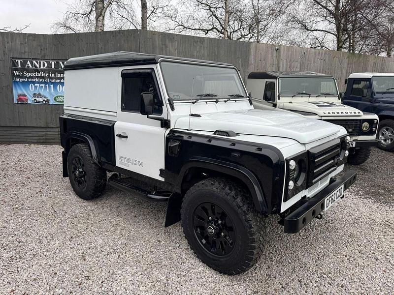 Used Land Rover Defender 122 HP (89 kW) 2012 White Hatchback