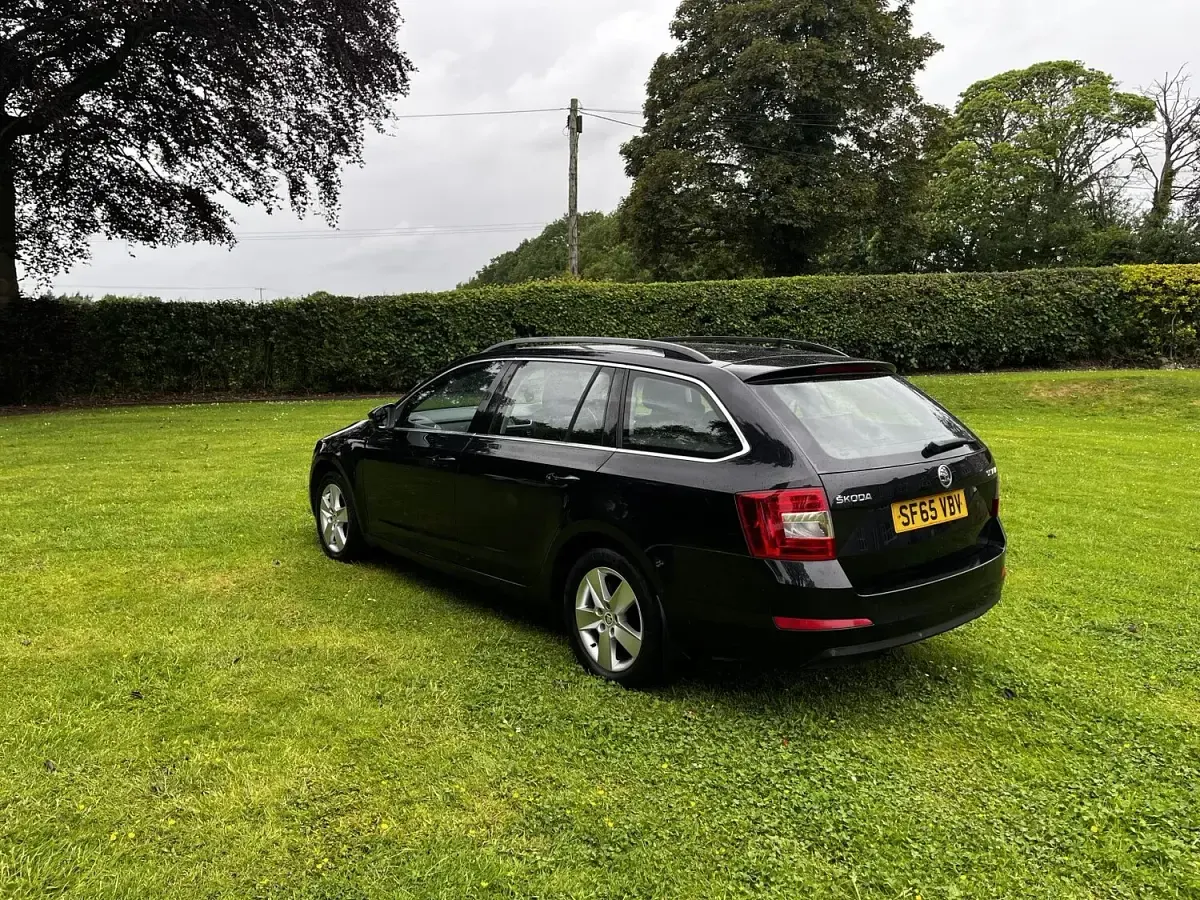 Used Skoda Octavia Business Line 110 HP (80 kW) 2015 Black Estate