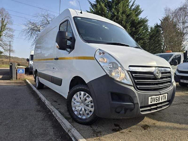 Second-hand Vauxhall Movano 2018 Alb Monovolum