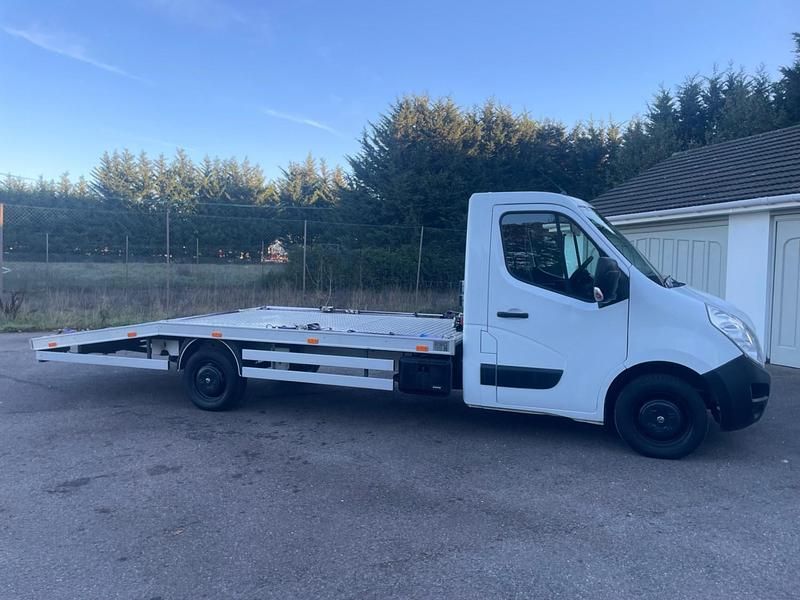 Used Vauxhall Movano 145 HP (106 kW) 2017 White MPV