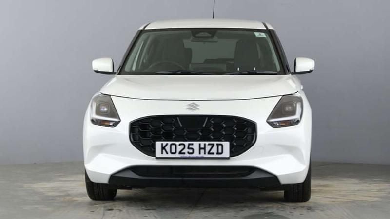 Used Suzuki Swift 2025 White Hatchback