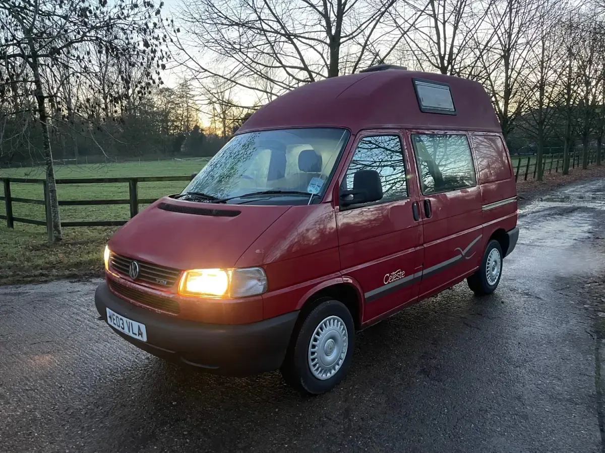 Używany VW Transporter 88 KM (64 kW) 2003 Czerwony Van