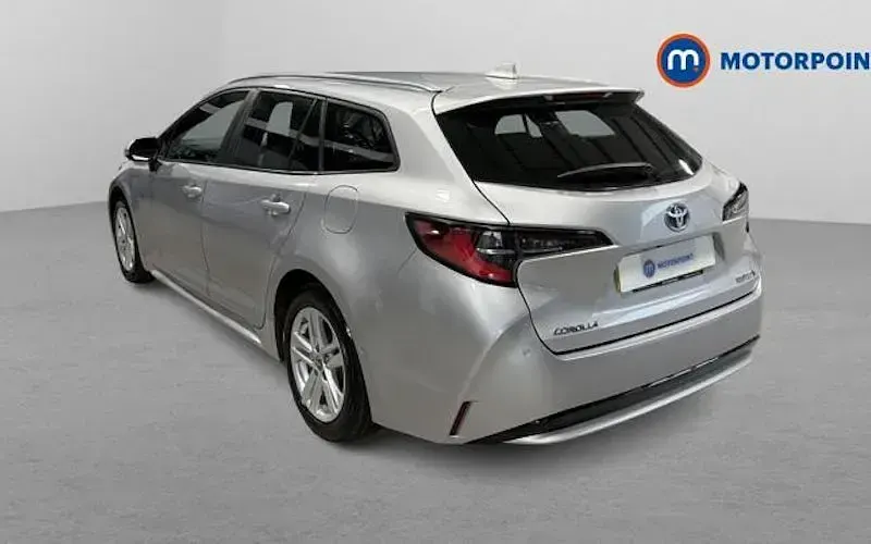 Usado Toyota Corolla 122 HP (89 kW) 2021 Prateado Carrinha