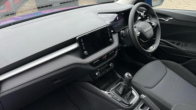 Used Skoda Fabia SE 80 HP (58 kW) 2025 Race blue metallic Hatchback