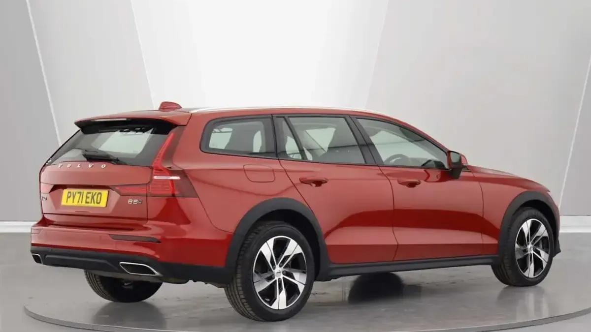 Used Volvo V60 CC 250 HP (183 kW) 2022 Estate